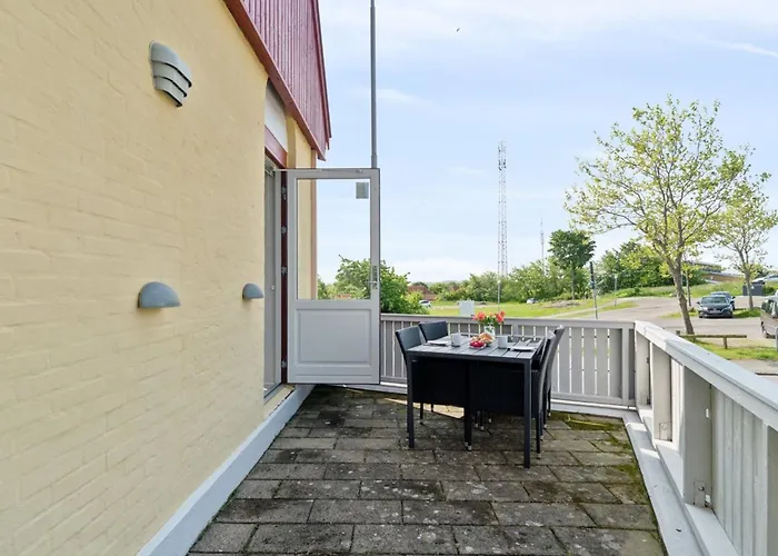 Apartment Kamile - 400m From The Sea By Interhome
